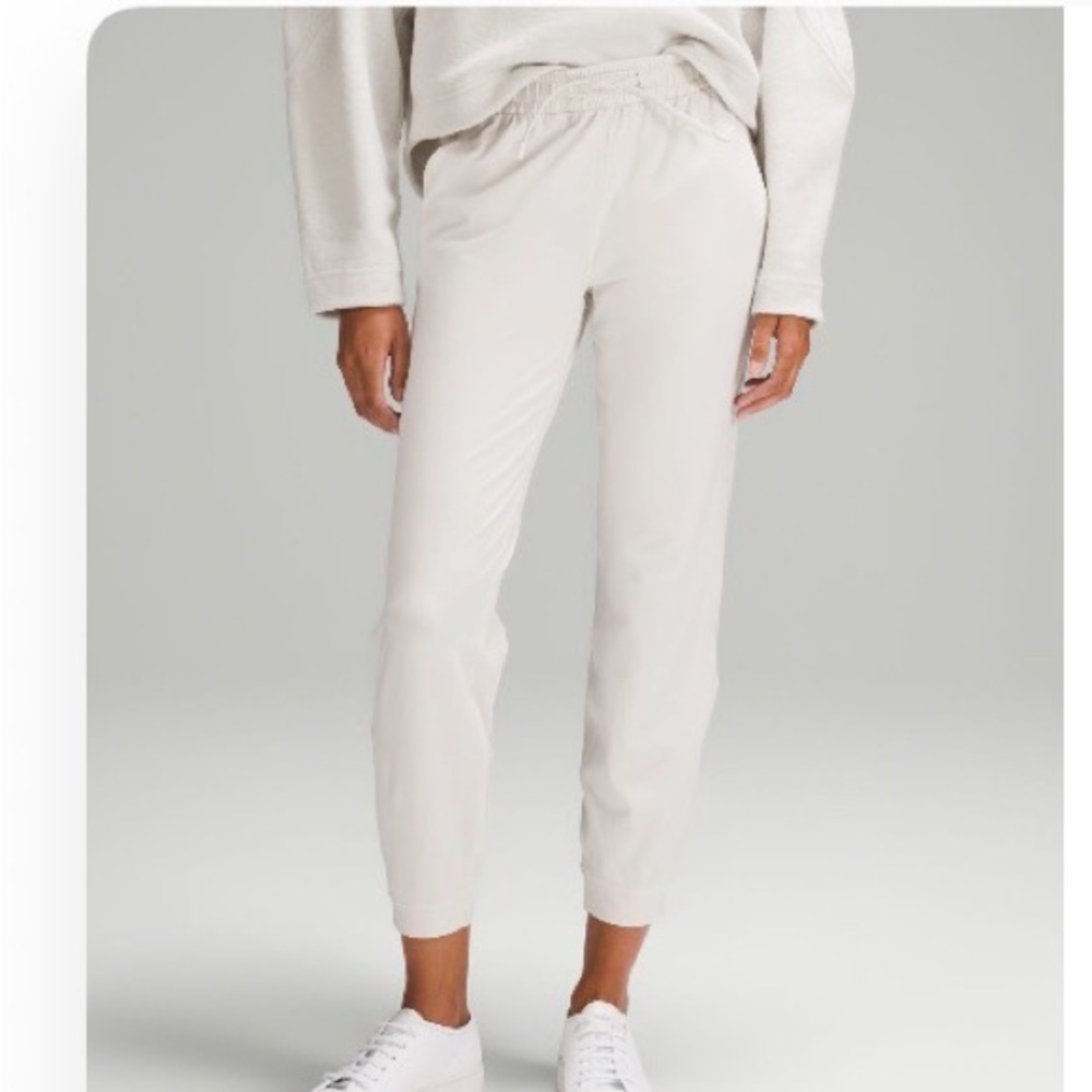 Lululemon Athletica soft jersey classic mid rise joggers